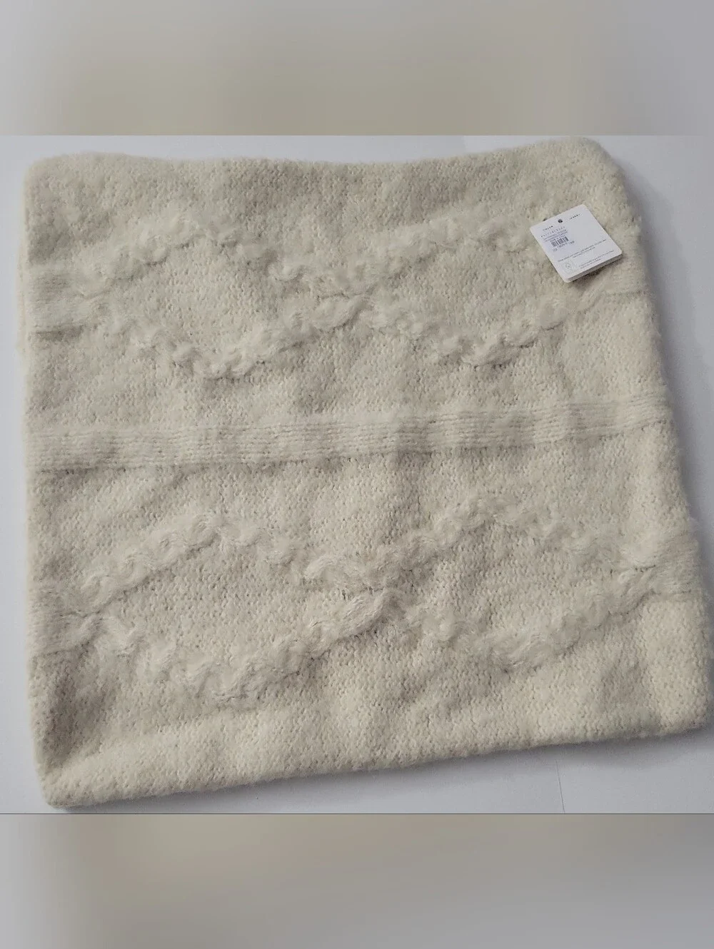 NWT POTTERY BARN DIAMOND CABLE KNIT PILLOW COVER SET OF 2  Square 20